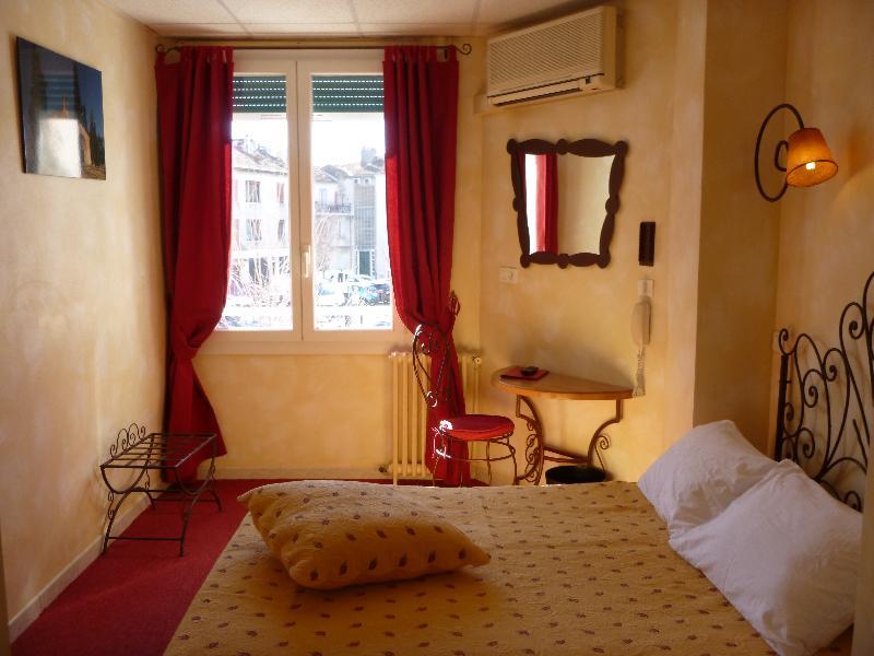 Le Régence Hotel Arles Esterno foto
